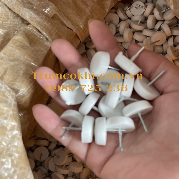 Gia công đinh nhựa hạt rin theo yêu cầu